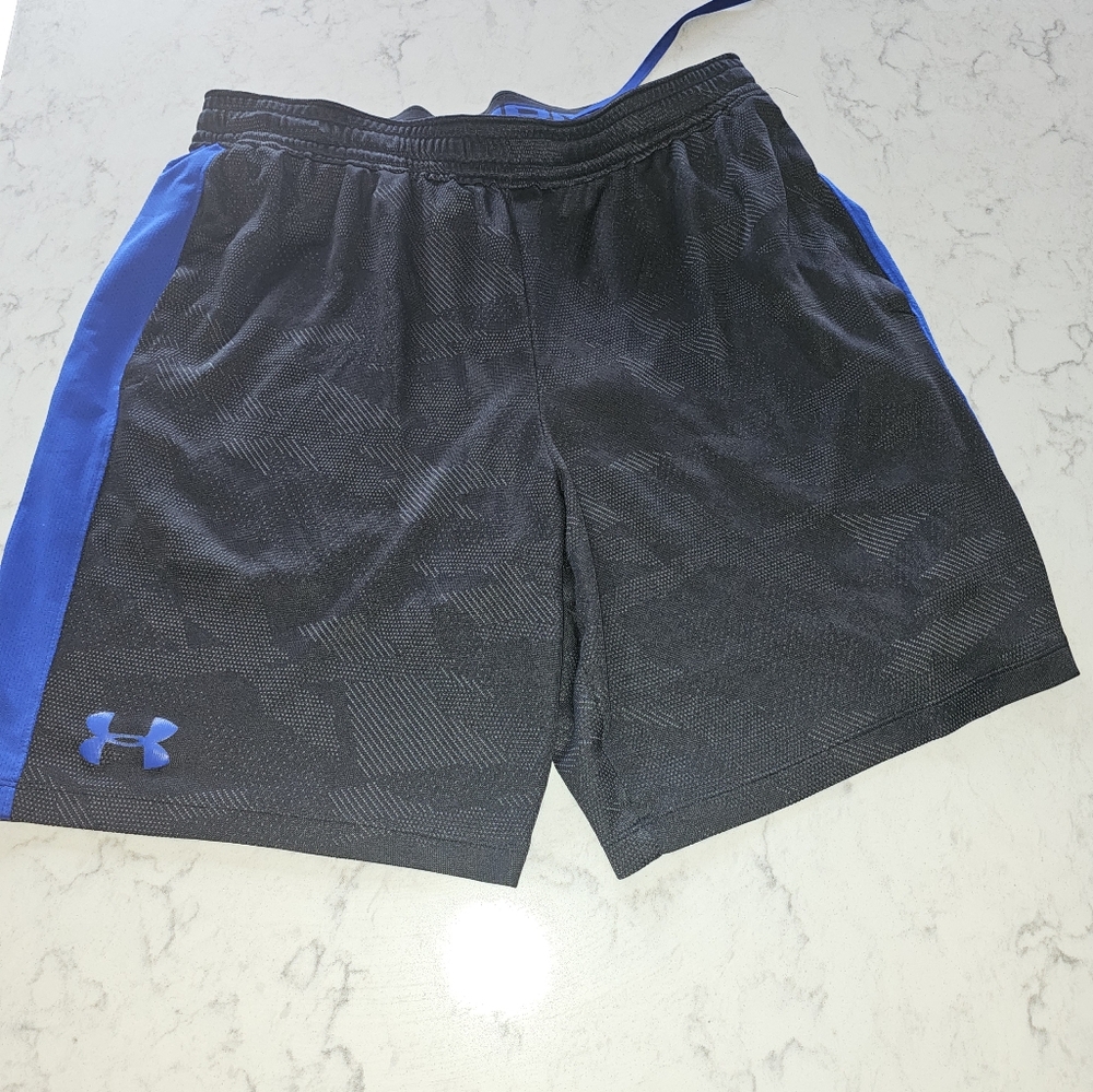 Mens Large Under Armour shorts